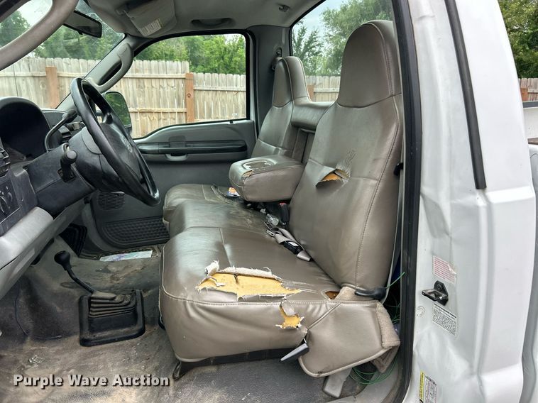 image for item EK8232 2005 Ford F350 Super Duty XL  pickup truck