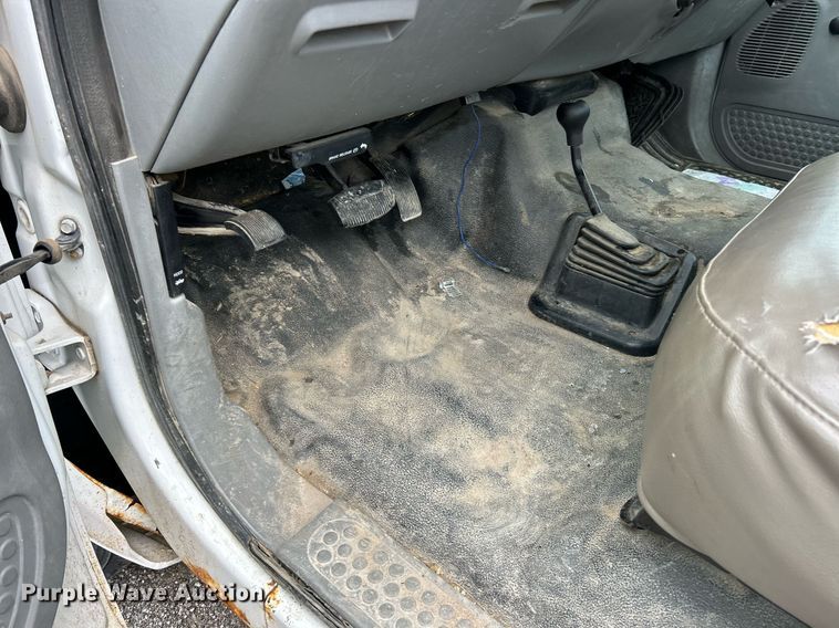 image for item EK8232 2005 Ford F350 Super Duty XL  pickup truck