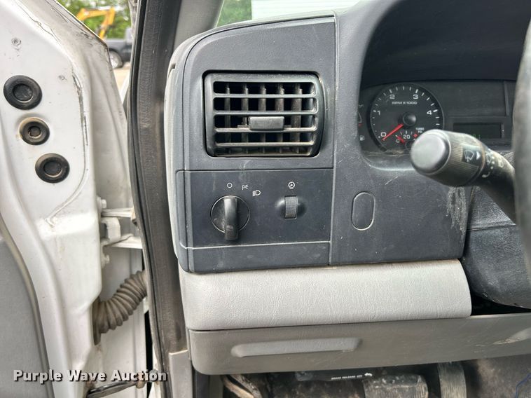 image for item EK8232 2005 Ford F350 Super Duty XL  pickup truck