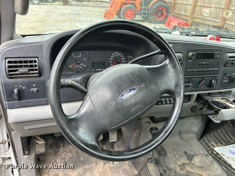 image for item EK8232 2005 Ford F350 Super Duty XL  pickup truck