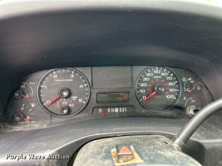 image for item EK8232 2005 Ford F350 Super Duty XL  pickup truck