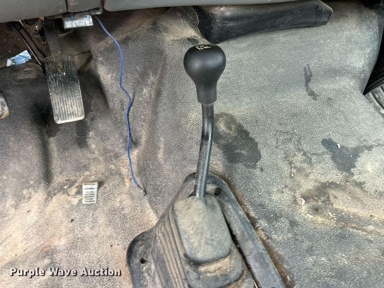 image for item EK8232 2005 Ford F350 Super Duty XL  pickup truck