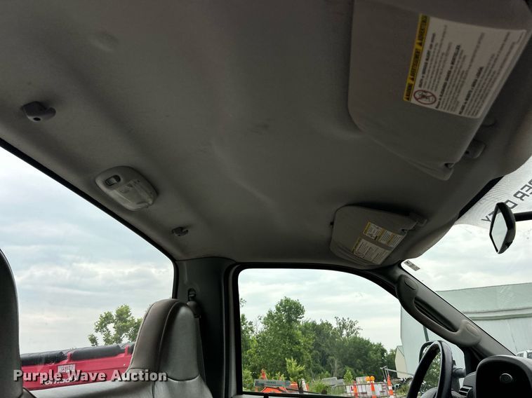 image for item EK8232 2005 Ford F350 Super Duty XL  pickup truck