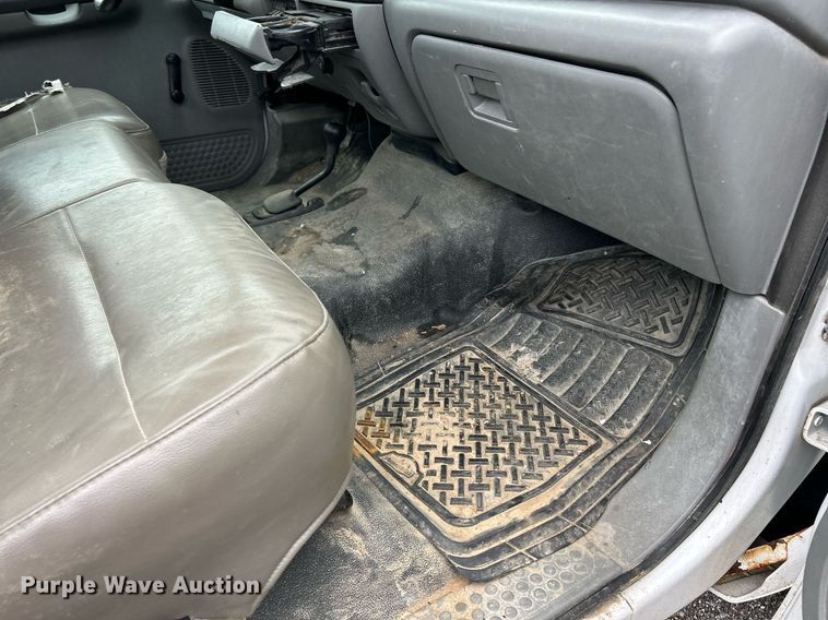 image for item EK8232 2005 Ford F350 Super Duty XL  pickup truck