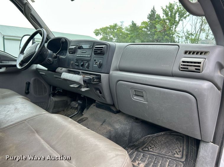 image for item EK8232 2005 Ford F350 Super Duty XL  pickup truck