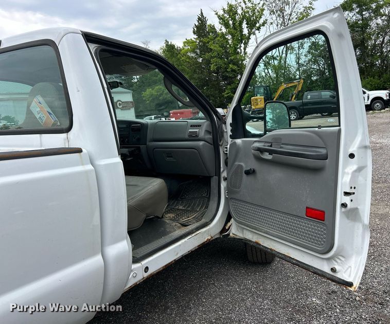 image for item EK8232 2005 Ford F350 Super Duty XL  pickup truck