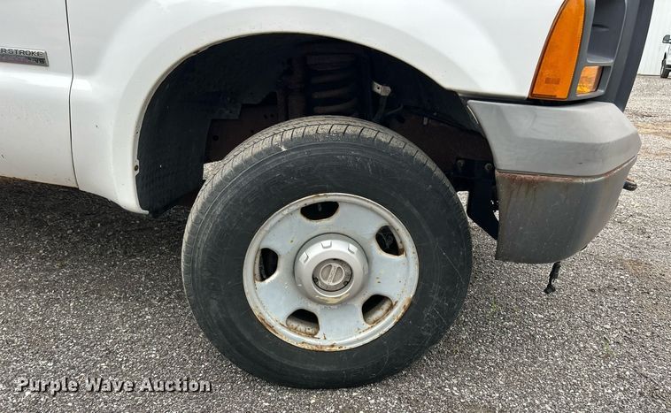 image for item EK8232 2005 Ford F350 Super Duty XL  pickup truck