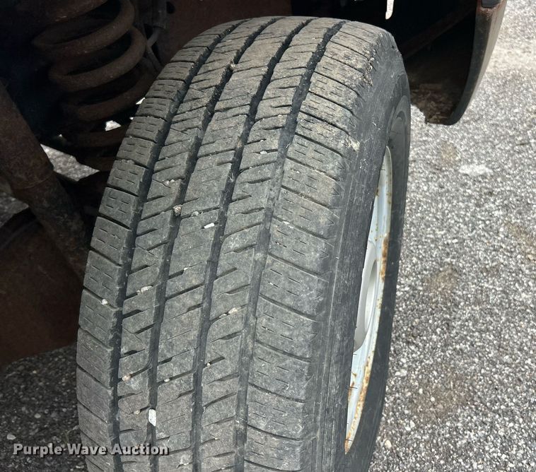 image for item EK8232 2005 Ford F350 Super Duty XL  pickup truck