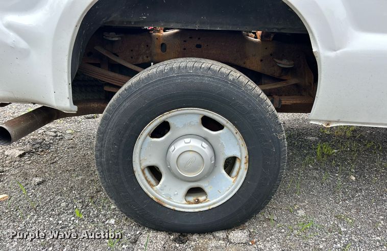 image for item EK8232 2005 Ford F350 Super Duty XL  pickup truck