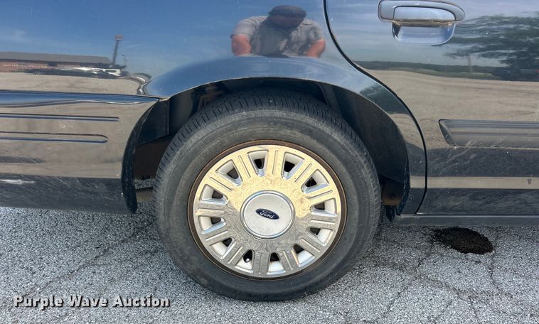 image for item EK8247 2009 Ford Crown Victoria Police Interceptor  