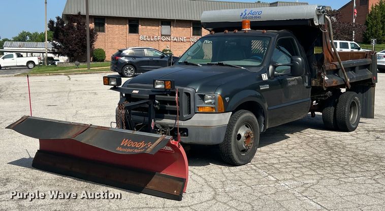 image for item EK8252 2005 Ford  F350 Super Duty XL dump bed pickup truck