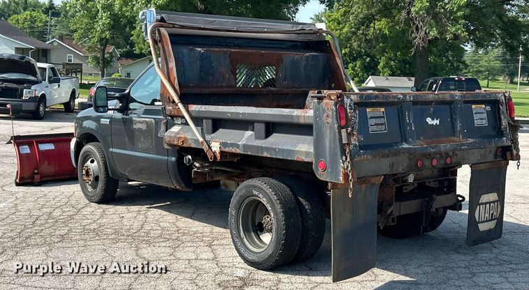 image for item EK8252 2005 Ford  F350 Super Duty XL dump bed pickup truck