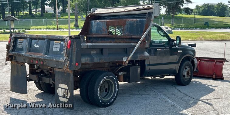 image for item EK8252 2005 Ford  F350 Super Duty XL dump bed pickup truck