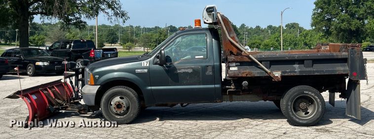 image for item EK8252 2005 Ford  F350 Super Duty XL dump bed pickup truck