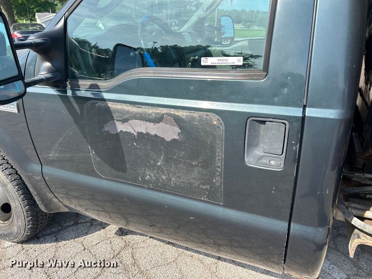 image for item EK8252 2005 Ford  F350 Super Duty XL dump bed pickup truck