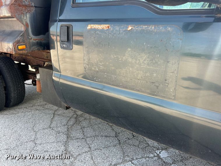 image for item EK8252 2005 Ford  F350 Super Duty XL dump bed pickup truck