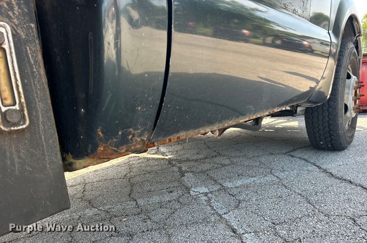 image for item EK8252 2005 Ford  F350 Super Duty XL dump bed pickup truck