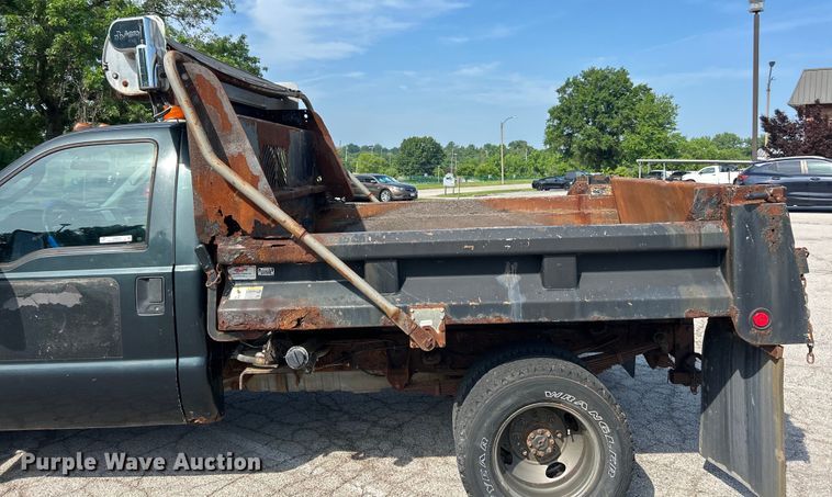 image for item EK8252 2005 Ford  F350 Super Duty XL dump bed pickup truck