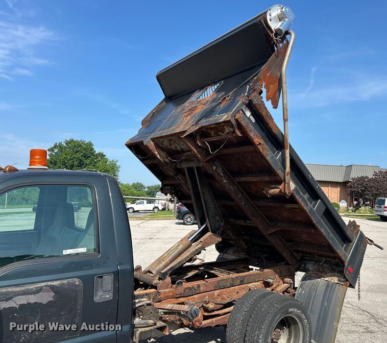 image for item EK8252 2005 Ford  F350 Super Duty XL dump bed pickup truck