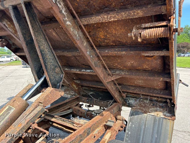 image for item EK8252 2005 Ford  F350 Super Duty XL dump bed pickup truck