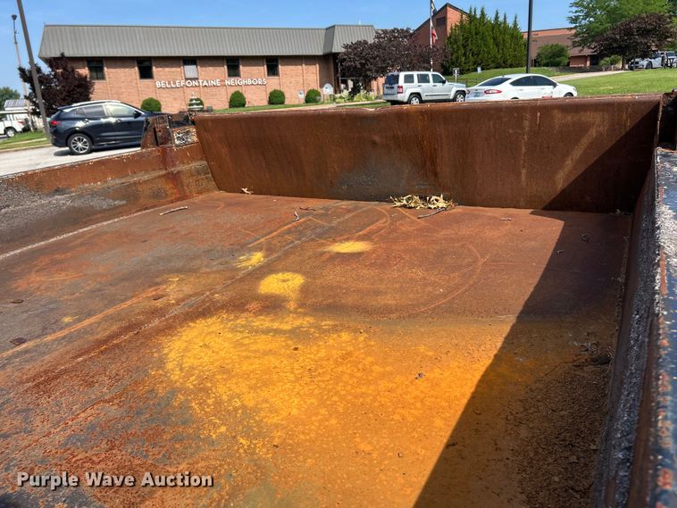 image for item EK8252 2005 Ford  F350 Super Duty XL dump bed pickup truck