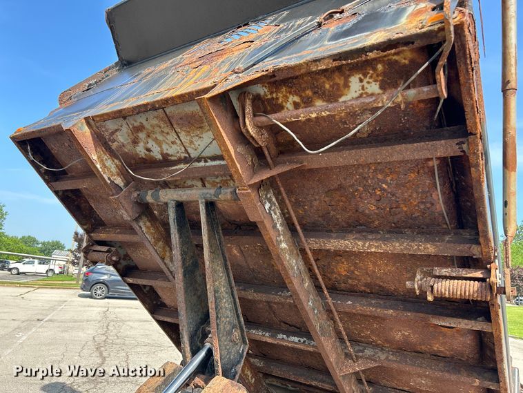 image for item EK8252 2005 Ford  F350 Super Duty XL dump bed pickup truck