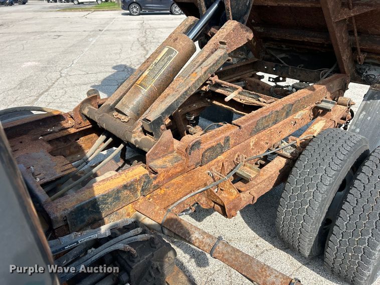 image for item EK8252 2005 Ford  F350 Super Duty XL dump bed pickup truck