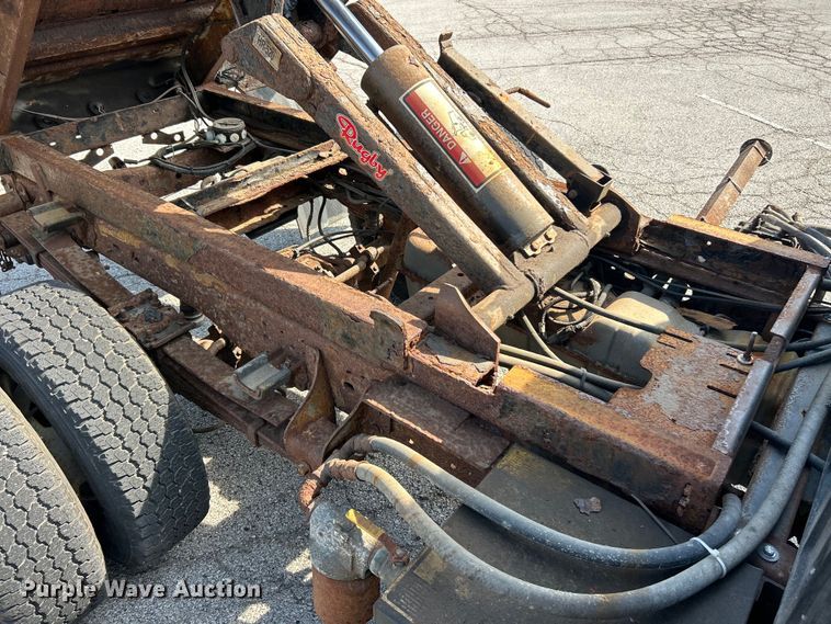 image for item EK8252 2005 Ford  F350 Super Duty XL dump bed pickup truck