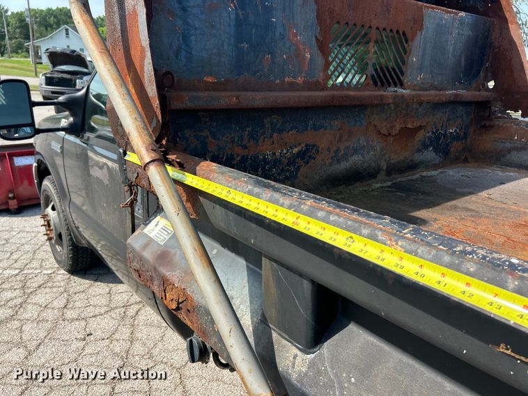 image for item EK8252 2005 Ford  F350 Super Duty XL dump bed pickup truck