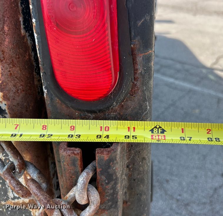 image for item EK8252 2005 Ford  F350 Super Duty XL dump bed pickup truck