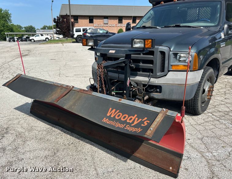 image for item EK8252 2005 Ford  F350 Super Duty XL dump bed pickup truck