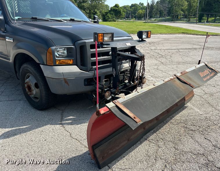 image for item EK8252 2005 Ford  F350 Super Duty XL dump bed pickup truck