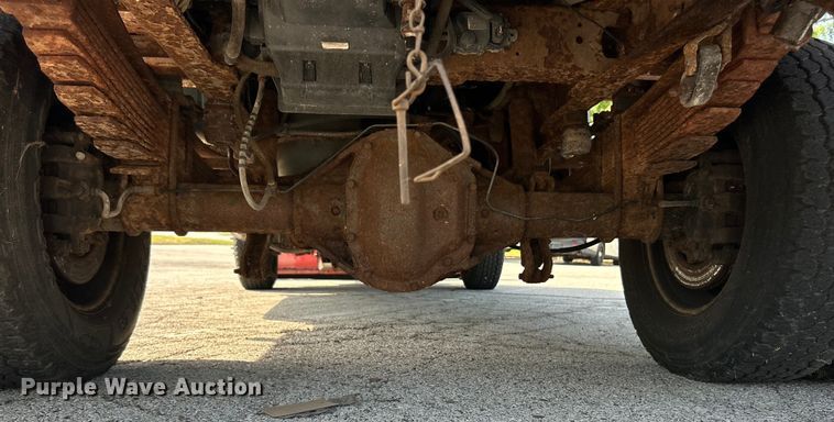 image for item EK8252 2005 Ford  F350 Super Duty XL dump bed pickup truck