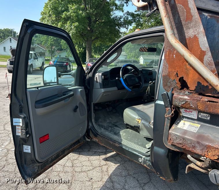 image for item EK8252 2005 Ford  F350 Super Duty XL dump bed pickup truck