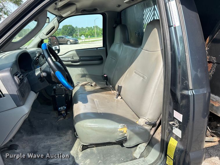 image for item EK8252 2005 Ford  F350 Super Duty XL dump bed pickup truck