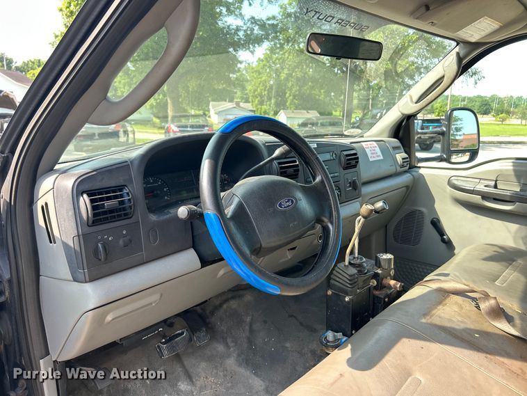 image for item EK8252 2005 Ford  F350 Super Duty XL dump bed pickup truck