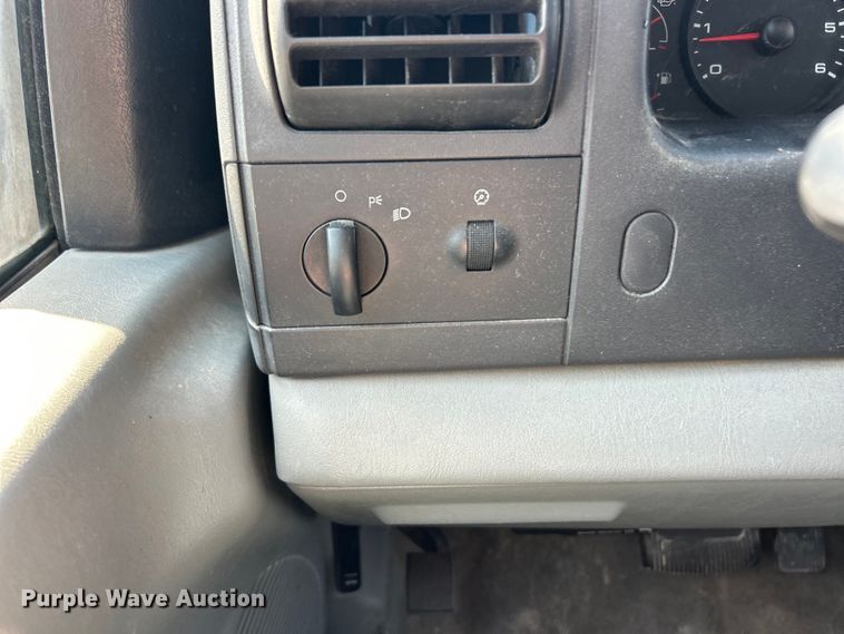 image for item EK8252 2005 Ford  F350 Super Duty XL dump bed pickup truck