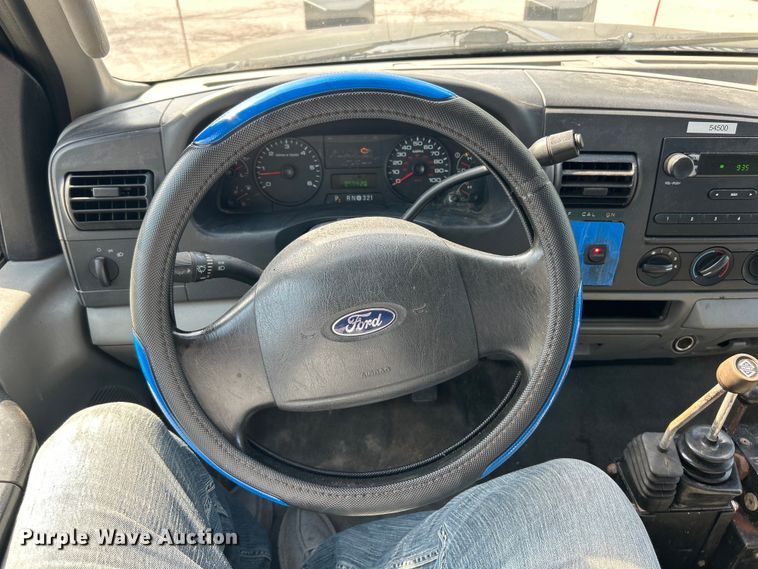 image for item EK8252 2005 Ford  F350 Super Duty XL dump bed pickup truck