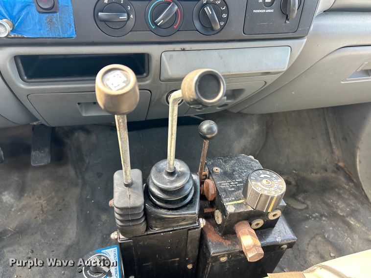 image for item EK8252 2005 Ford  F350 Super Duty XL dump bed pickup truck