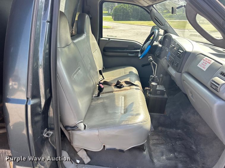 image for item EK8252 2005 Ford  F350 Super Duty XL dump bed pickup truck