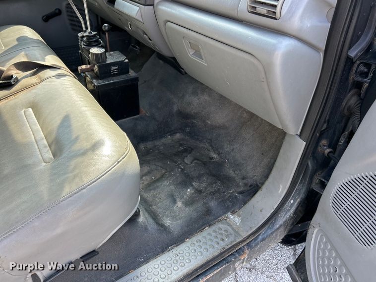 image for item EK8252 2005 Ford  F350 Super Duty XL dump bed pickup truck