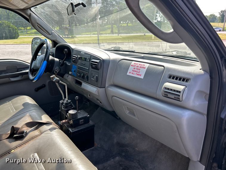 image for item EK8252 2005 Ford  F350 Super Duty XL dump bed pickup truck