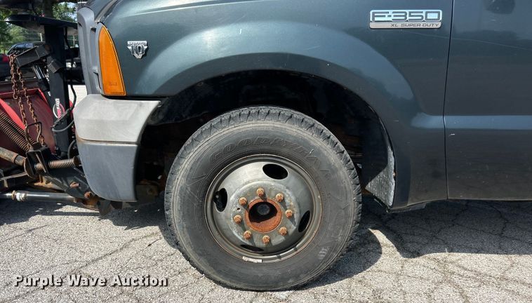 image for item EK8252 2005 Ford  F350 Super Duty XL dump bed pickup truck