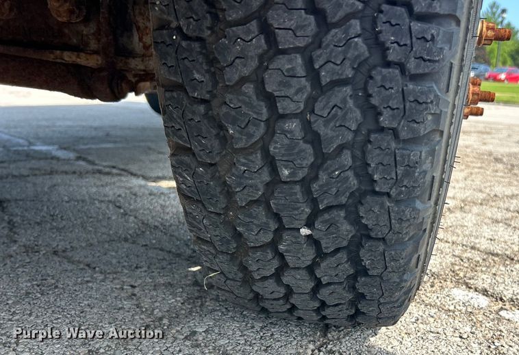 image for item EK8252 2005 Ford  F350 Super Duty XL dump bed pickup truck