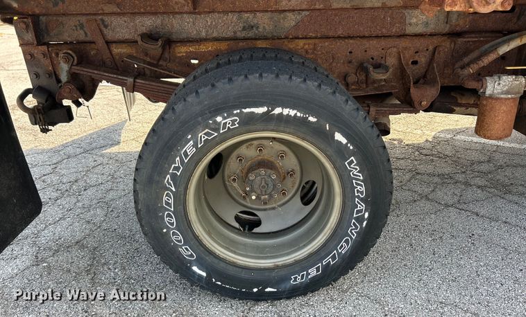 image for item EK8252 2005 Ford  F350 Super Duty XL dump bed pickup truck