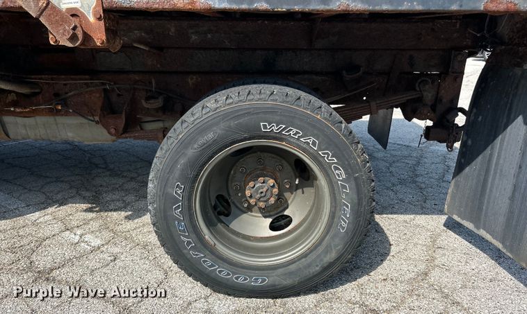 image for item EK8252 2005 Ford  F350 Super Duty XL dump bed pickup truck