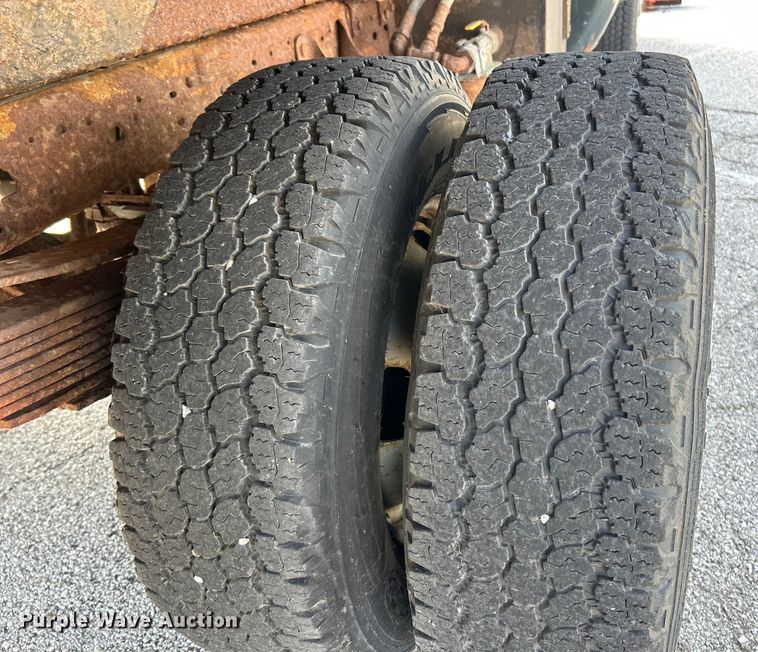 image for item EK8252 2005 Ford  F350 Super Duty XL dump bed pickup truck