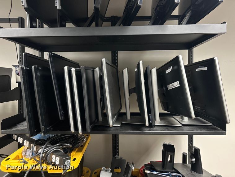 image for item EK8254 (17) computer monitors 