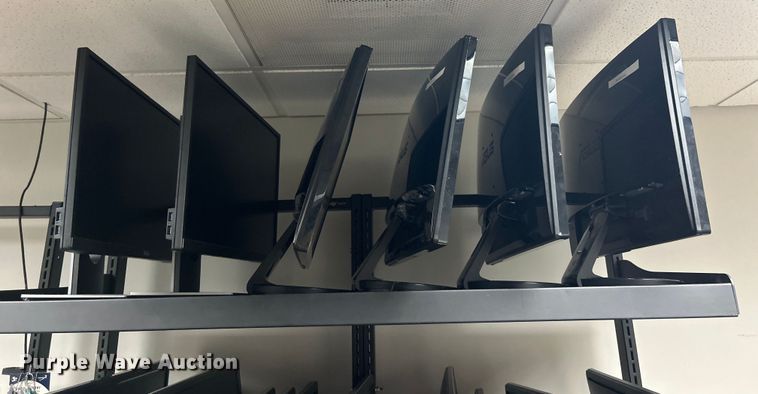 image for item EK8254 (17) computer monitors 