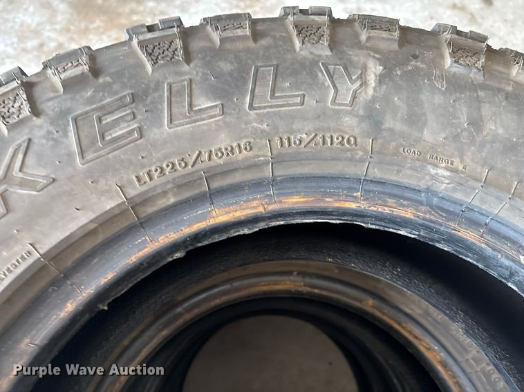 image for item EL2109 (13) 225/75R16 tires